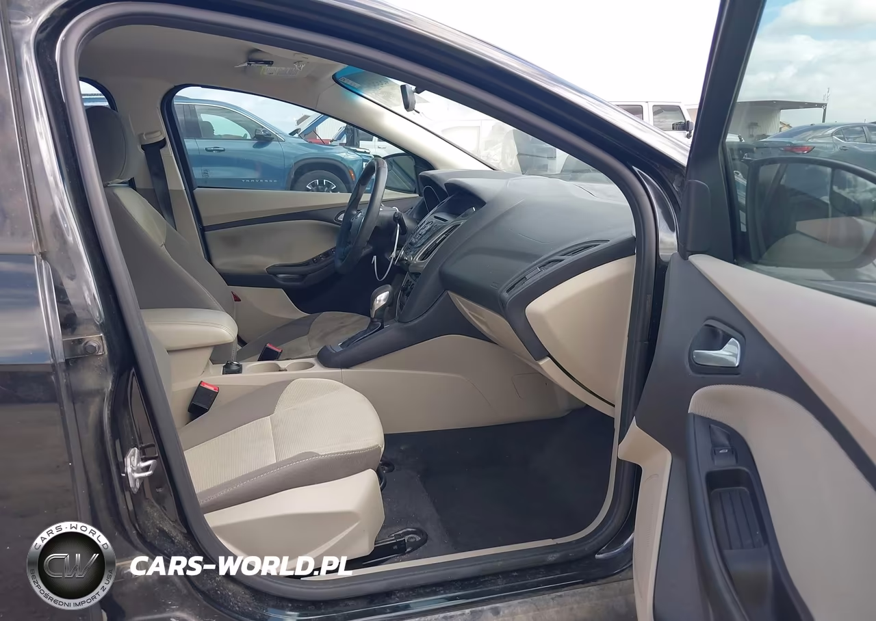 2014 Ford Focus Se VIN:1FADP3K28EL389799 - 5