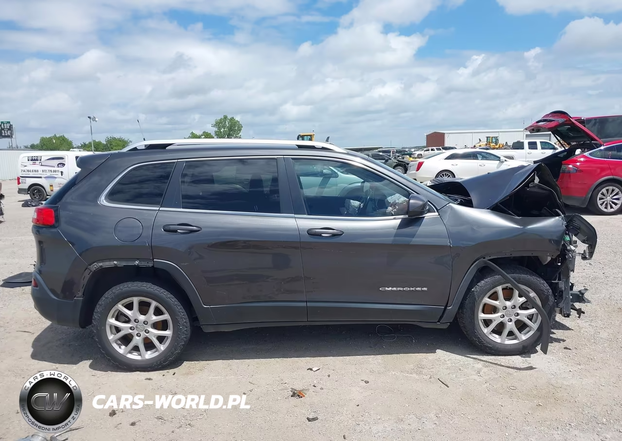 2016 Jeep Cherokee Latitude VIN:1C4PJLCB3GW363636 - 14