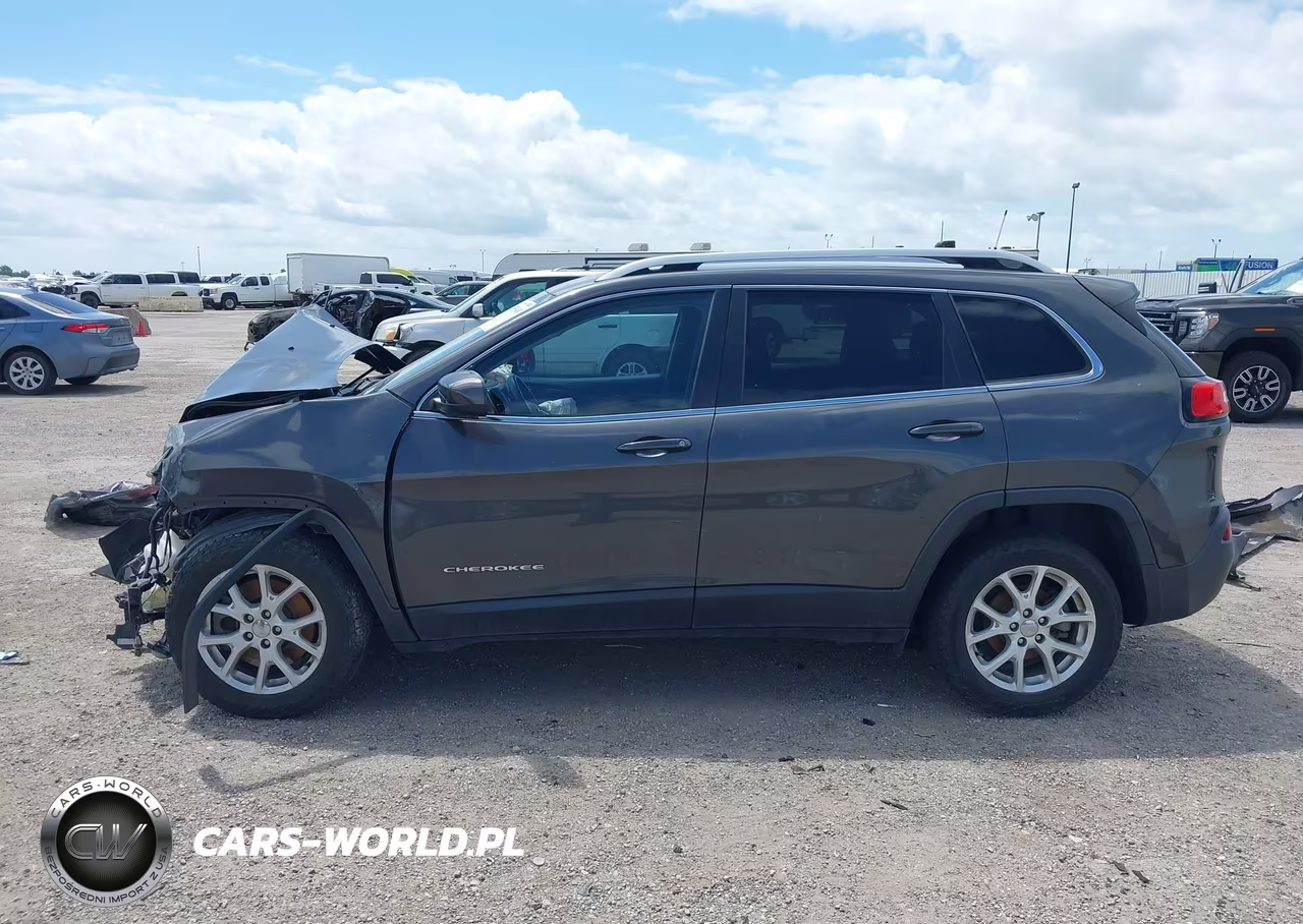 2016 Jeep Cherokee Latitude VIN:1C4PJLCB3GW363636 - 15