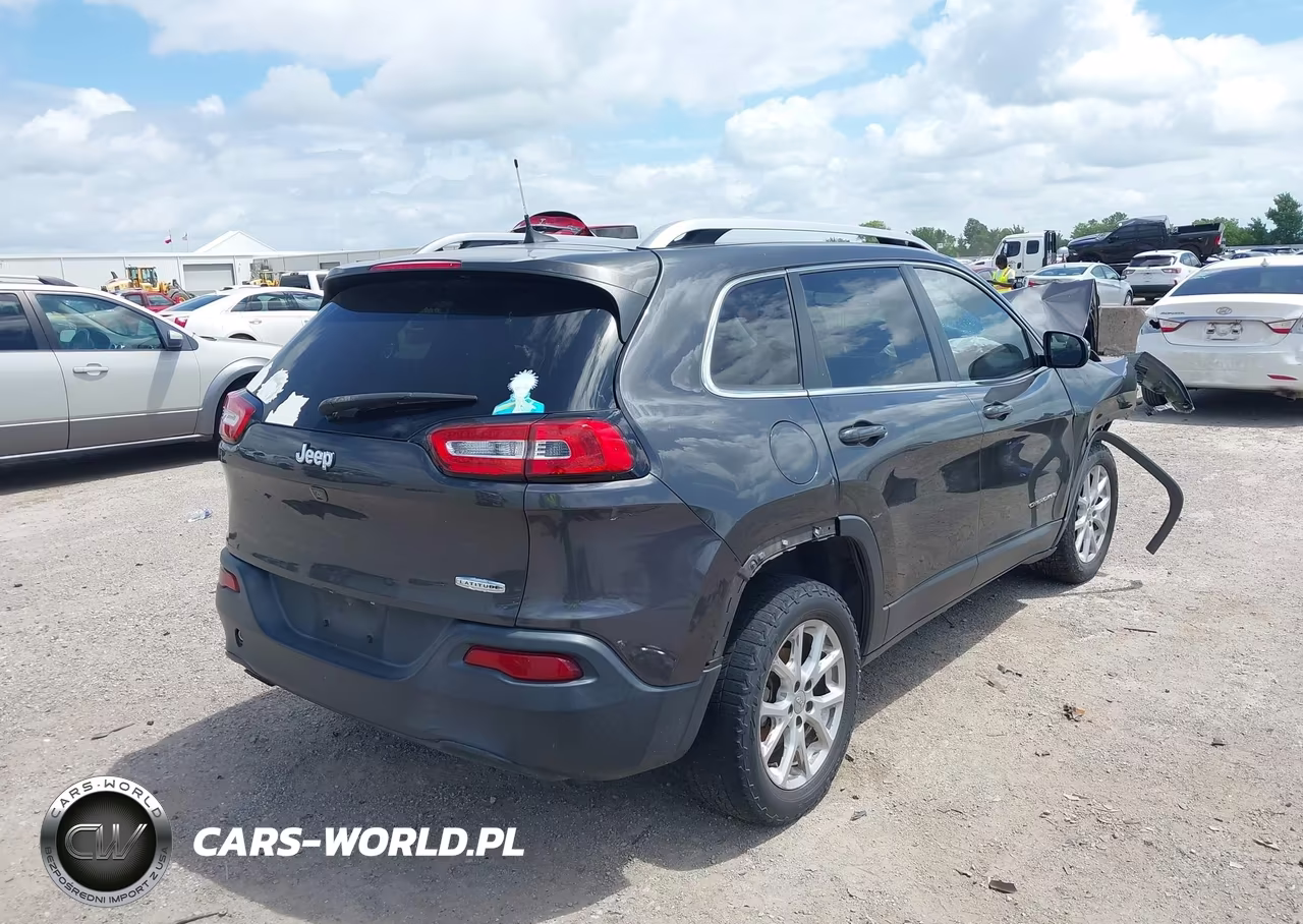 2016 Jeep Cherokee Latitude VIN:1C4PJLCB3GW363636 - 4