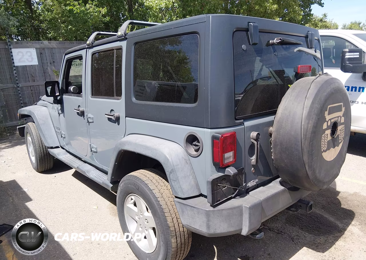 2014 Jeep Wrangler Unlimited Sport VIN:1C4HJWDG1EL284335 - 3