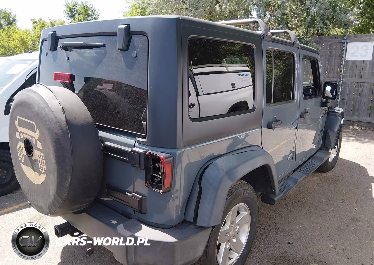 2014 Jeep Wrangler Unlimited Sport VIN:1C4HJWDG1EL284335 - 4
