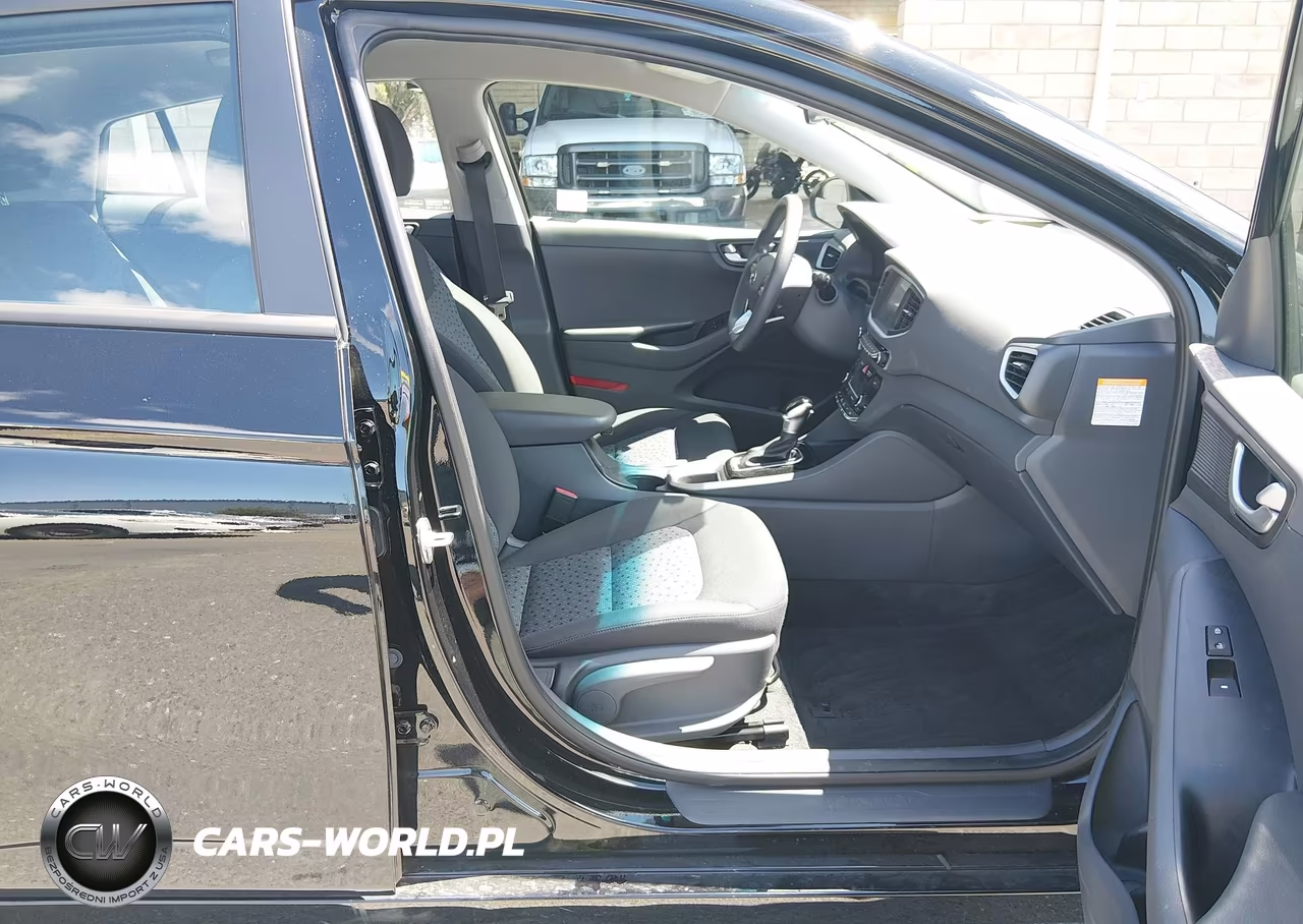 2018 Hyundai Ioniq Hybrid Blue VIN:KMHC65LC9JU076630 - 5