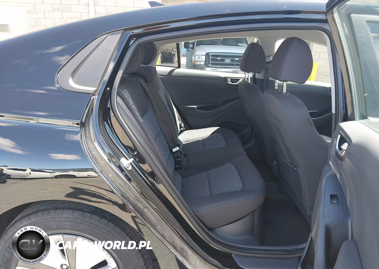 2018 Hyundai Ioniq Hybrid Blue VIN:KMHC65LC9JU076630 - 8