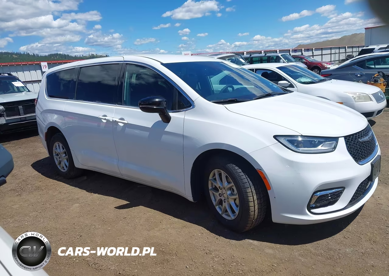 2025 Chrysler Pacifica Select VIN:2C4RC1BG7SR509588 - 13