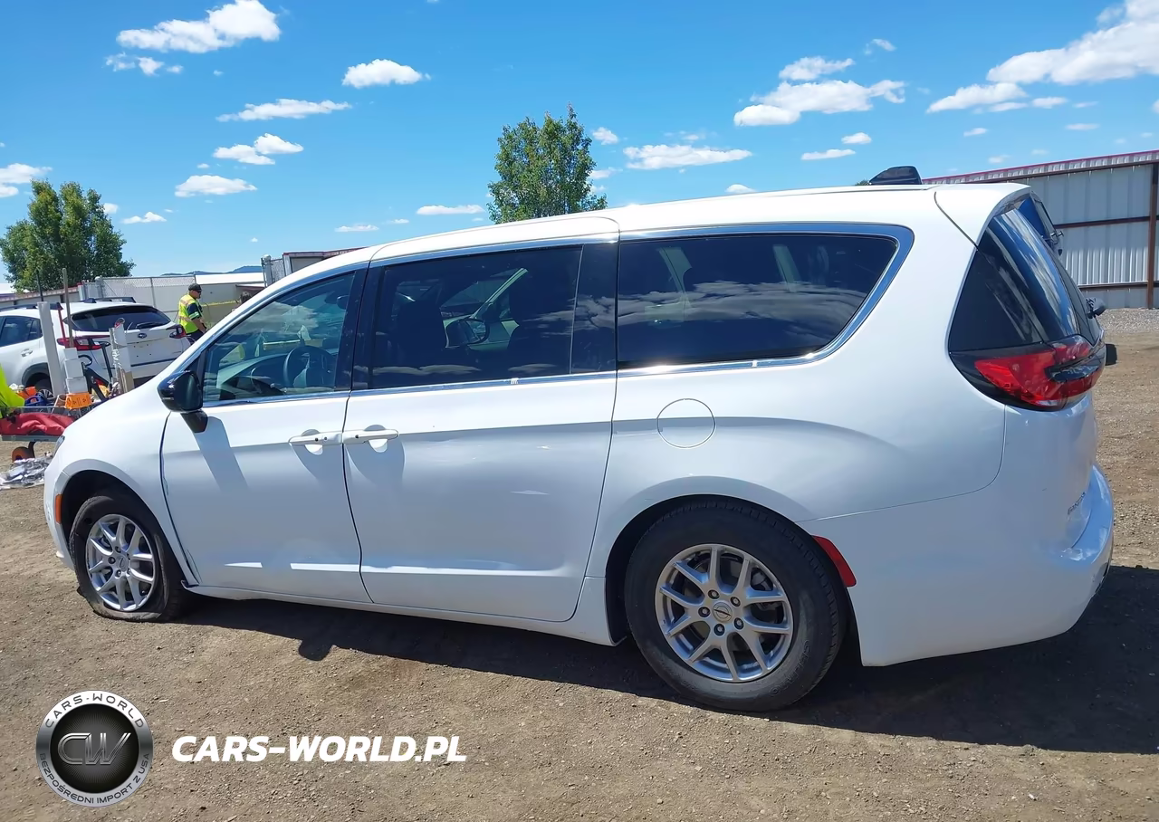 2025 Chrysler Pacifica Select VIN:2C4RC1BG7SR509588 - 14