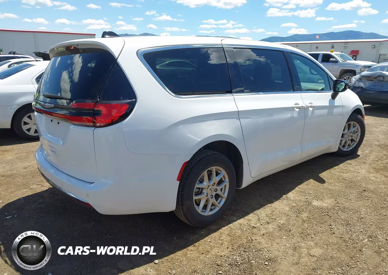 2025 Chrysler Pacifica Select VIN:2C4RC1BG7SR509588 - 4