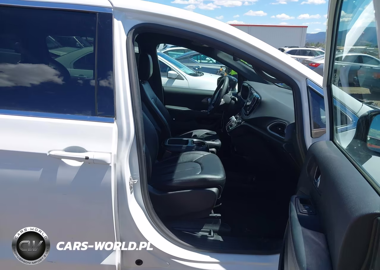 2025 Chrysler Pacifica Select VIN:2C4RC1BG7SR509588 - 5