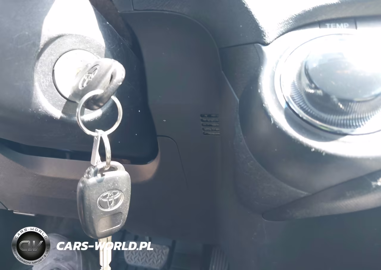 2013 Toyota Prius C One VIN:JTDKDTB31D1042358 - 11