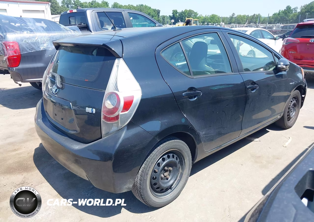 2013 Toyota Prius C One VIN:JTDKDTB31D1042358 - 4
