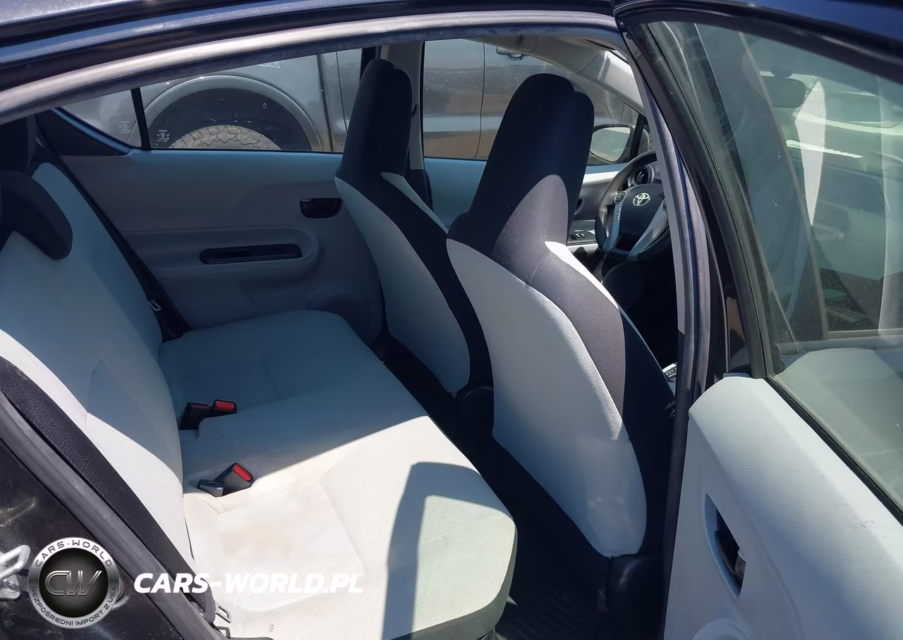 2013 Toyota Prius C One VIN:JTDKDTB31D1042358 - 8