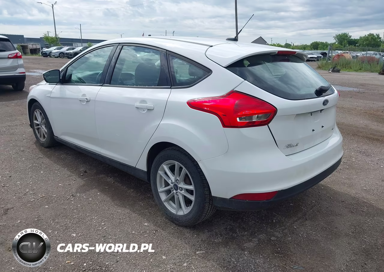 2017 Ford Focus Se VIN:1FADP3K23HL299092 - 3
