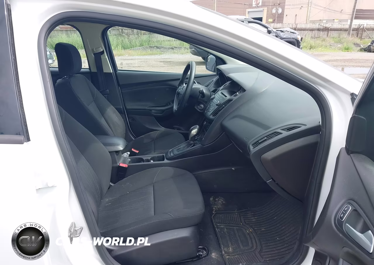 2017 Ford Focus Se VIN:1FADP3K23HL299092 - 5