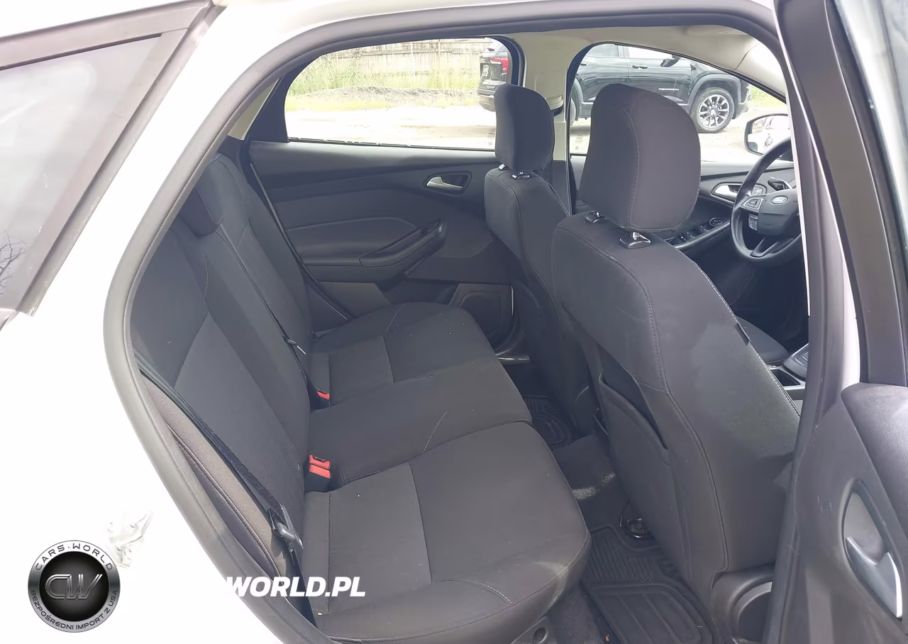 2017 Ford Focus Se VIN:1FADP3K23HL299092 - 8
