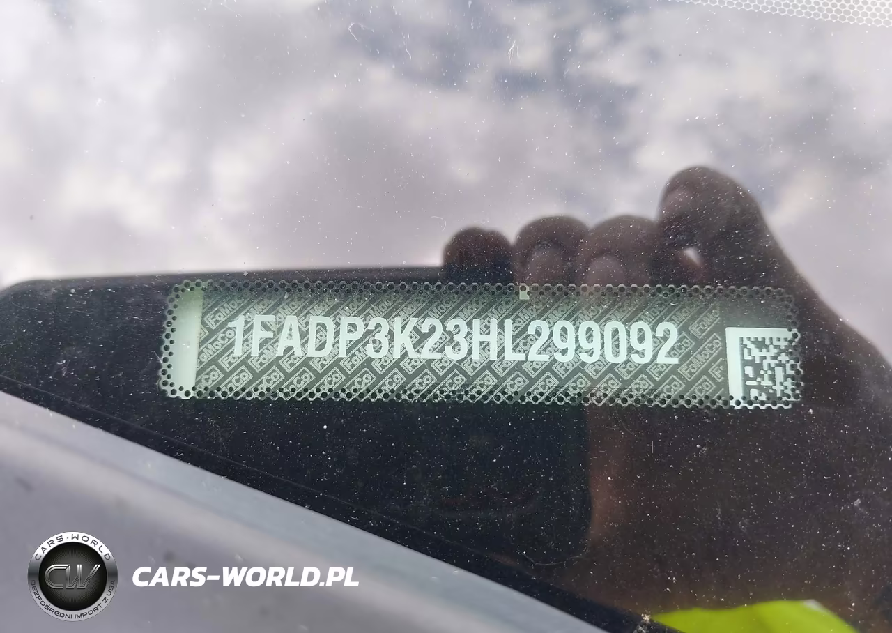 2017 Ford Focus Se VIN:1FADP3K23HL299092 - 9