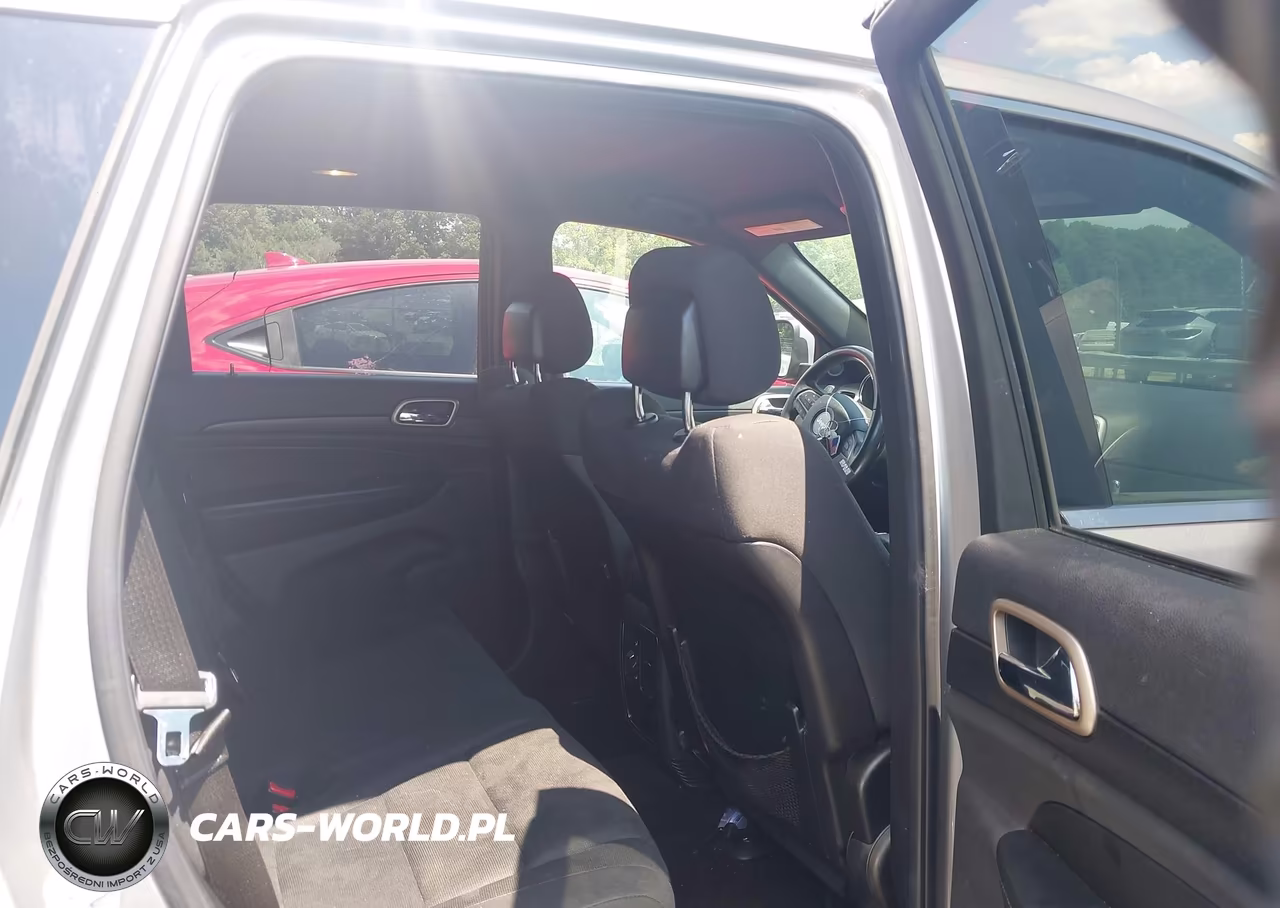 2015 Jeep Grand Cherokee Laredo VIN:1C4RJFAG2FC116861 - 8