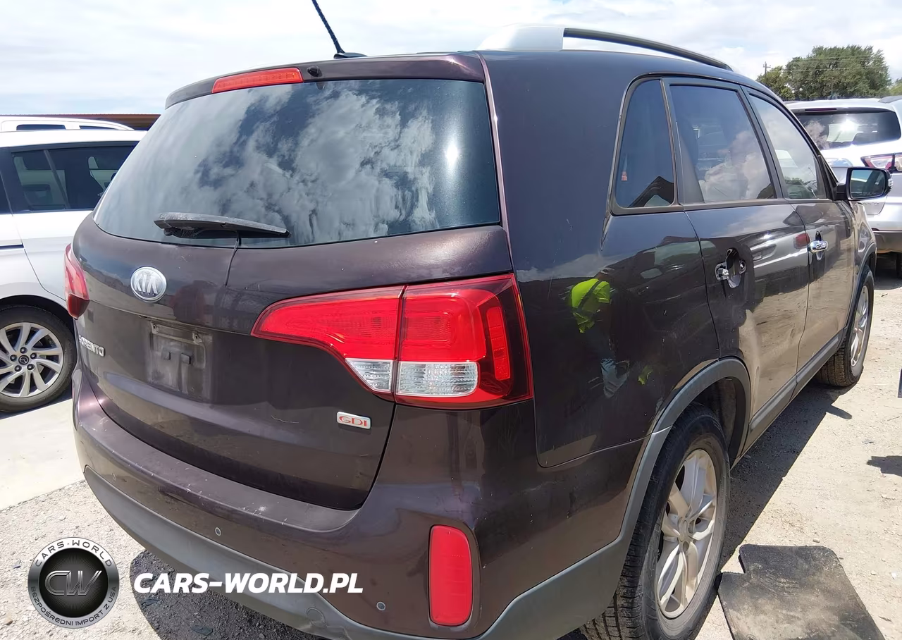 2014 Kia Sorento Lx VIN:5XYKT4A60EG511400 - 4