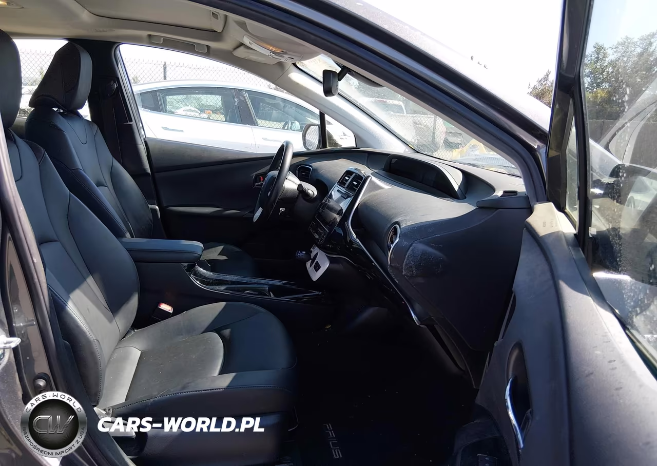 2017 Toyota Prius Four VIN:JTDKARFU0H3042814 - 5