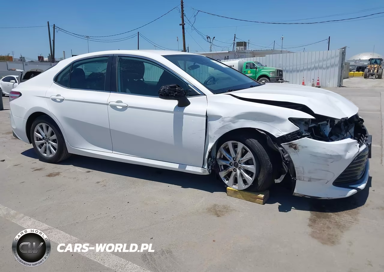 2020 Toyota Camry Le – zdjęcie 1 z 20