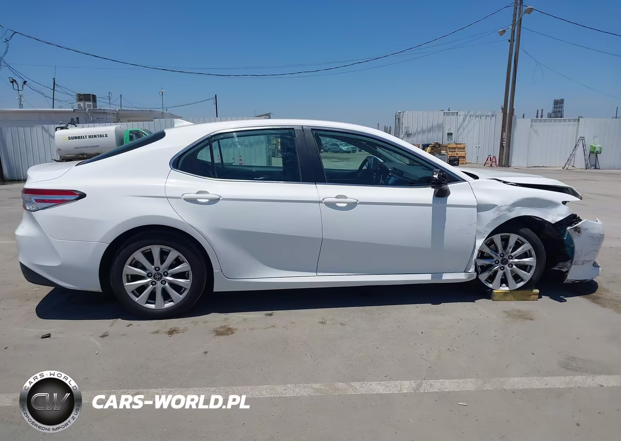 2020 Toyota Camry Le VIN:4T1C11AK5LU335554 - 14