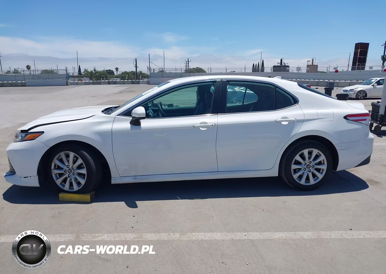 2020 Toyota Camry Le VIN:4T1C11AK5LU335554 - 15