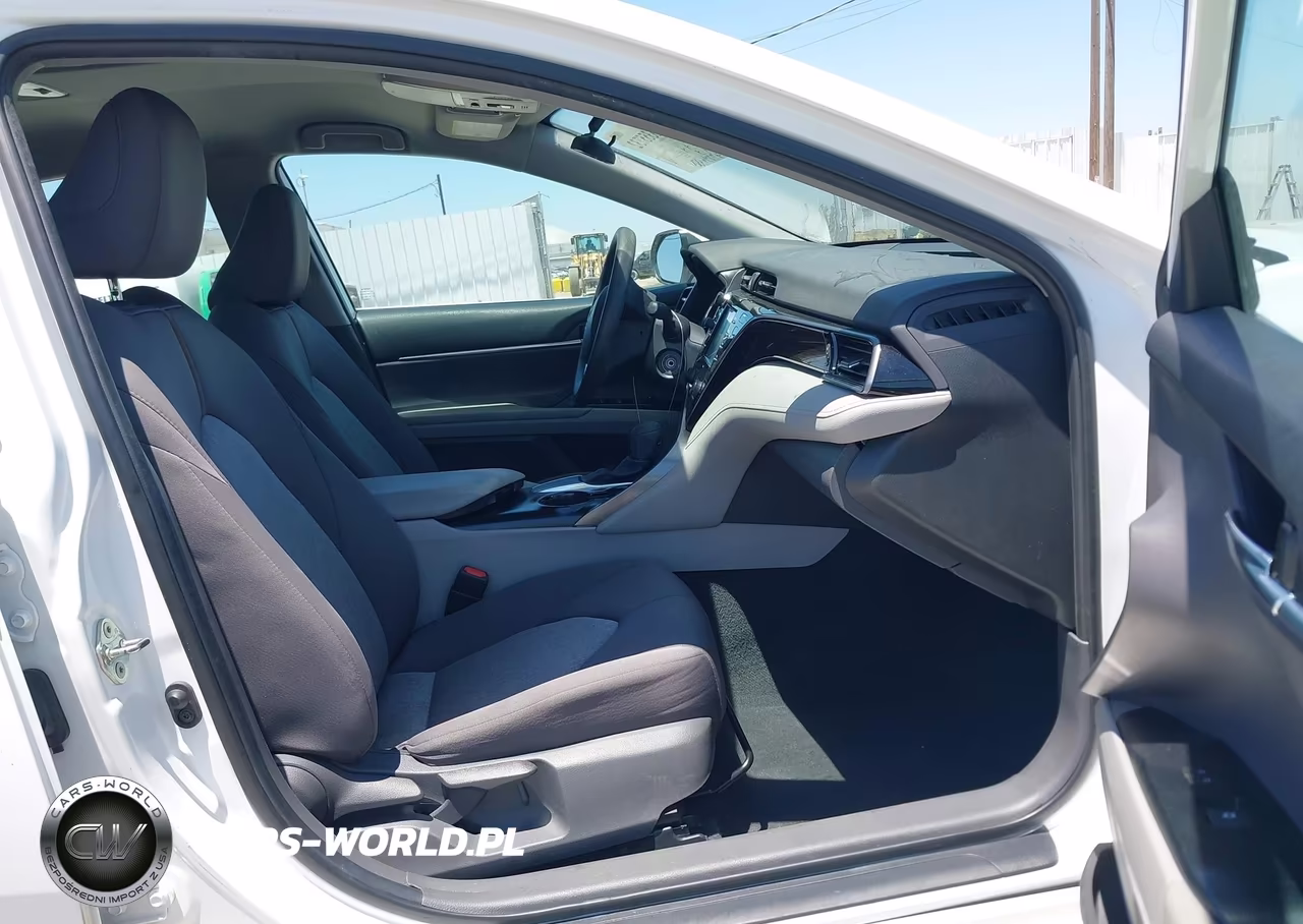 2020 Toyota Camry Le VIN:4T1C11AK5LU335554 - 5
