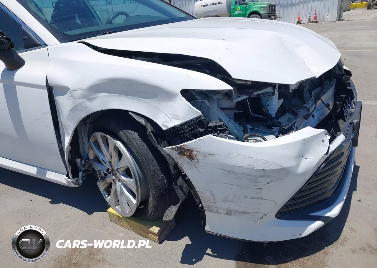 2020 Toyota Camry Le VIN:4T1C11AK5LU335554 - 6
