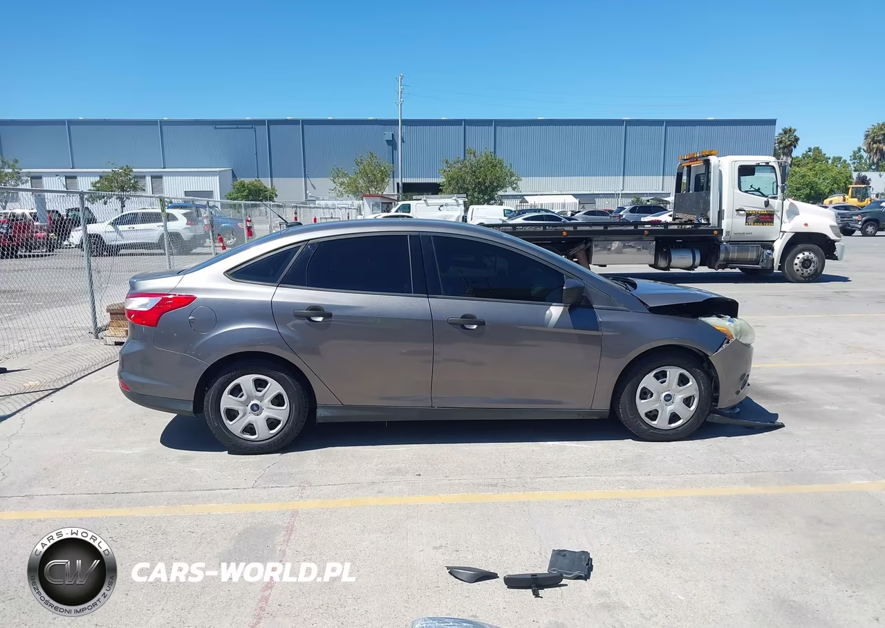 2013 Ford Focus S VIN:1FADP3E22DL277705 - 14
