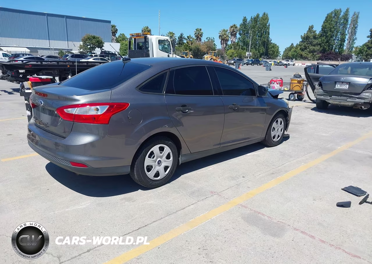 2013 Ford Focus S VIN:1FADP3E22DL277705 - 4