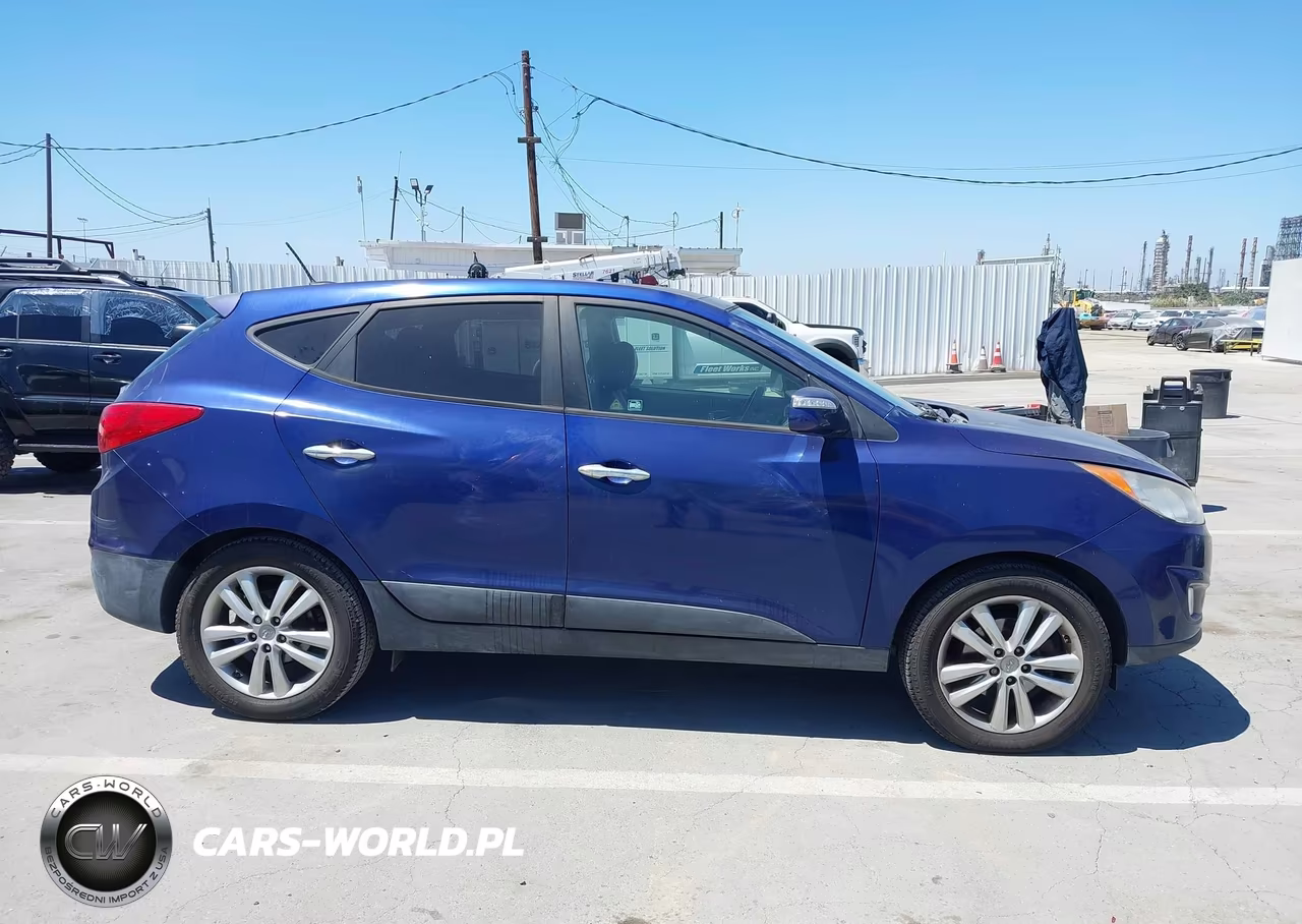 2011 Hyundai Tucson Limited VIN:KM8JUCACXBU141426 - 13