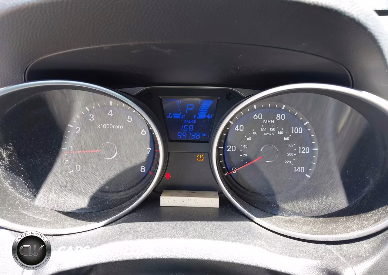 2011 Hyundai Tucson Limited VIN:KM8JUCACXBU141426 - 7
