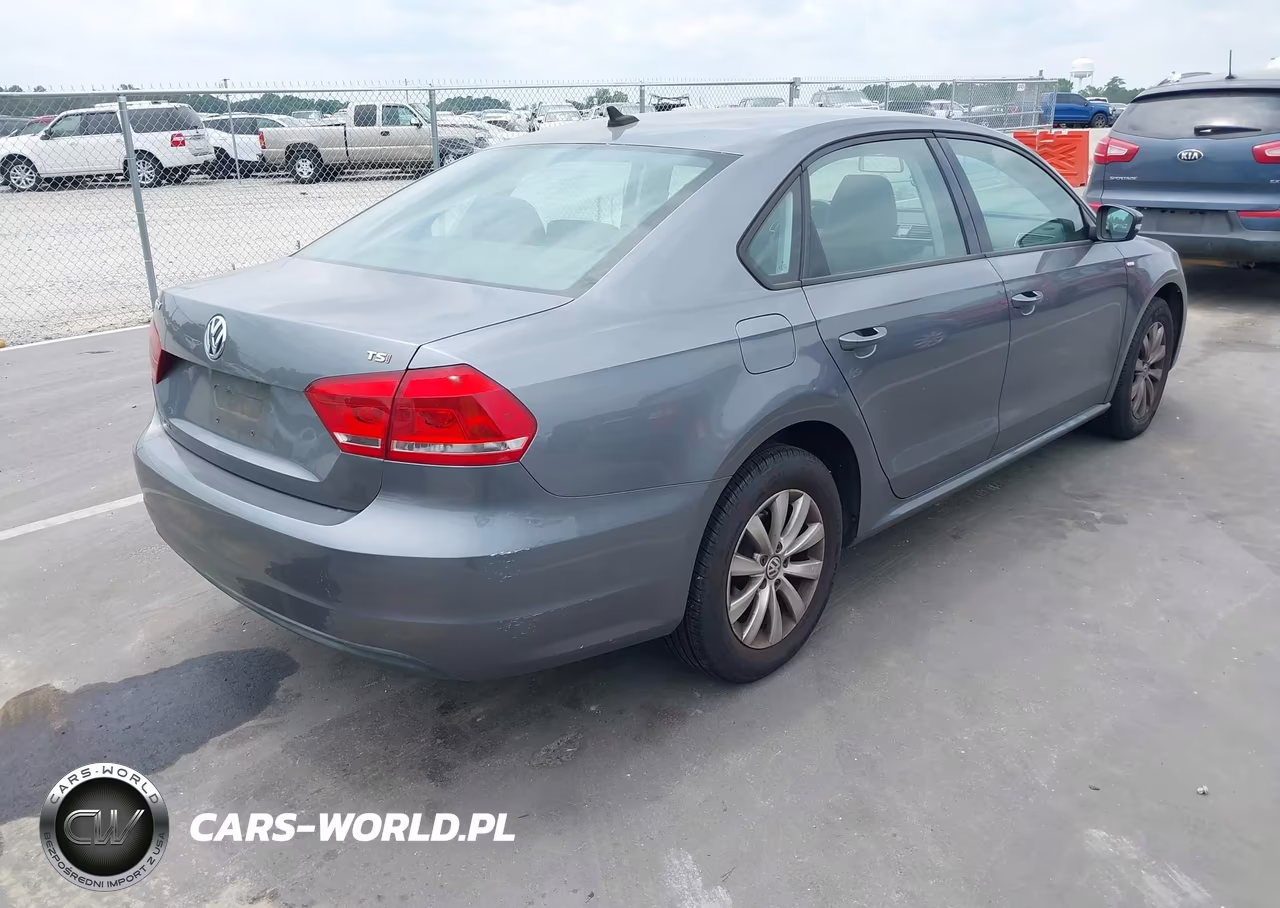 2015 Volkswagen Passat 1.8T Wolfsburg Edition VIN:1VWAT7A38FC026363 - 4