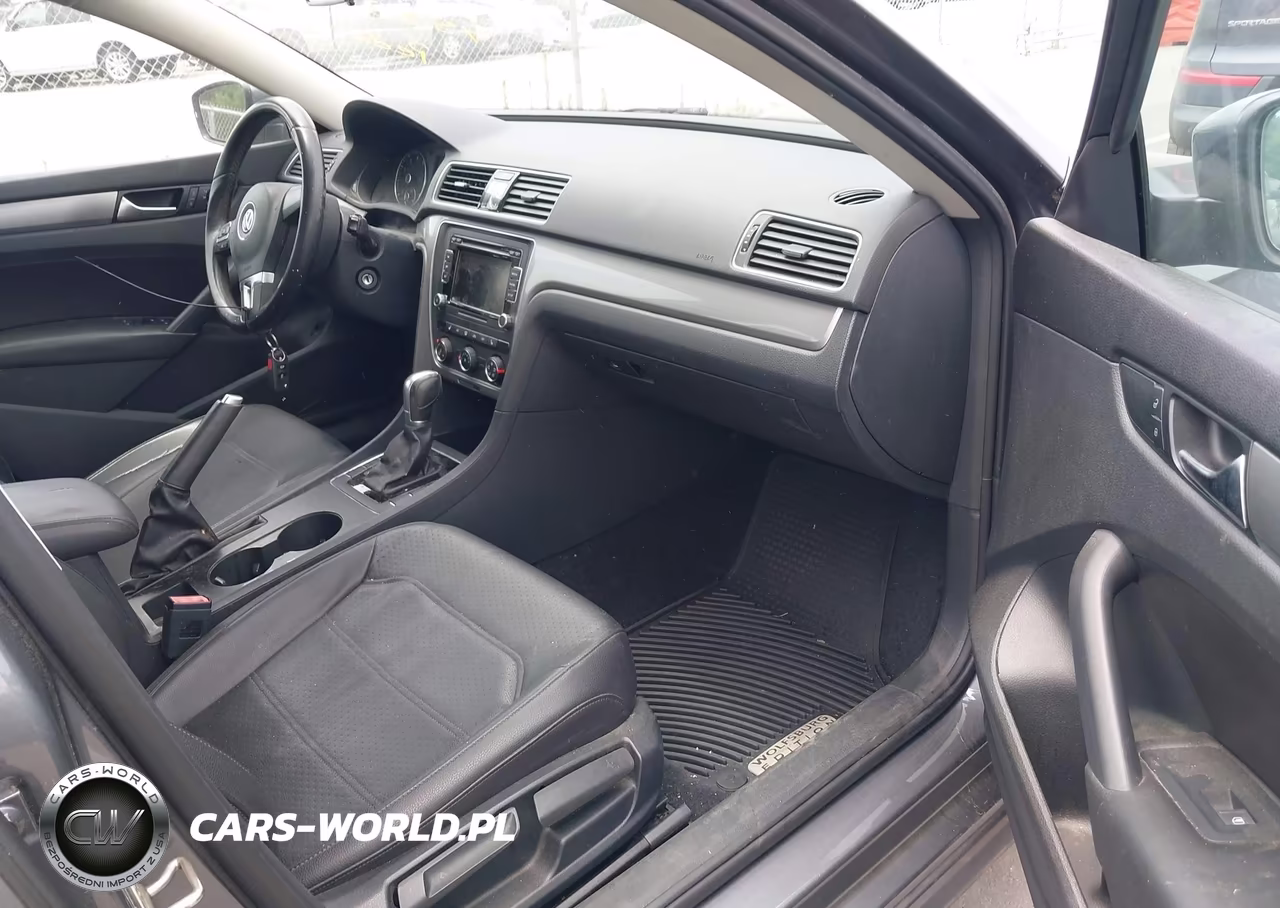 2015 Volkswagen Passat 1.8T Wolfsburg Edition VIN:1VWAT7A38FC026363 - 5