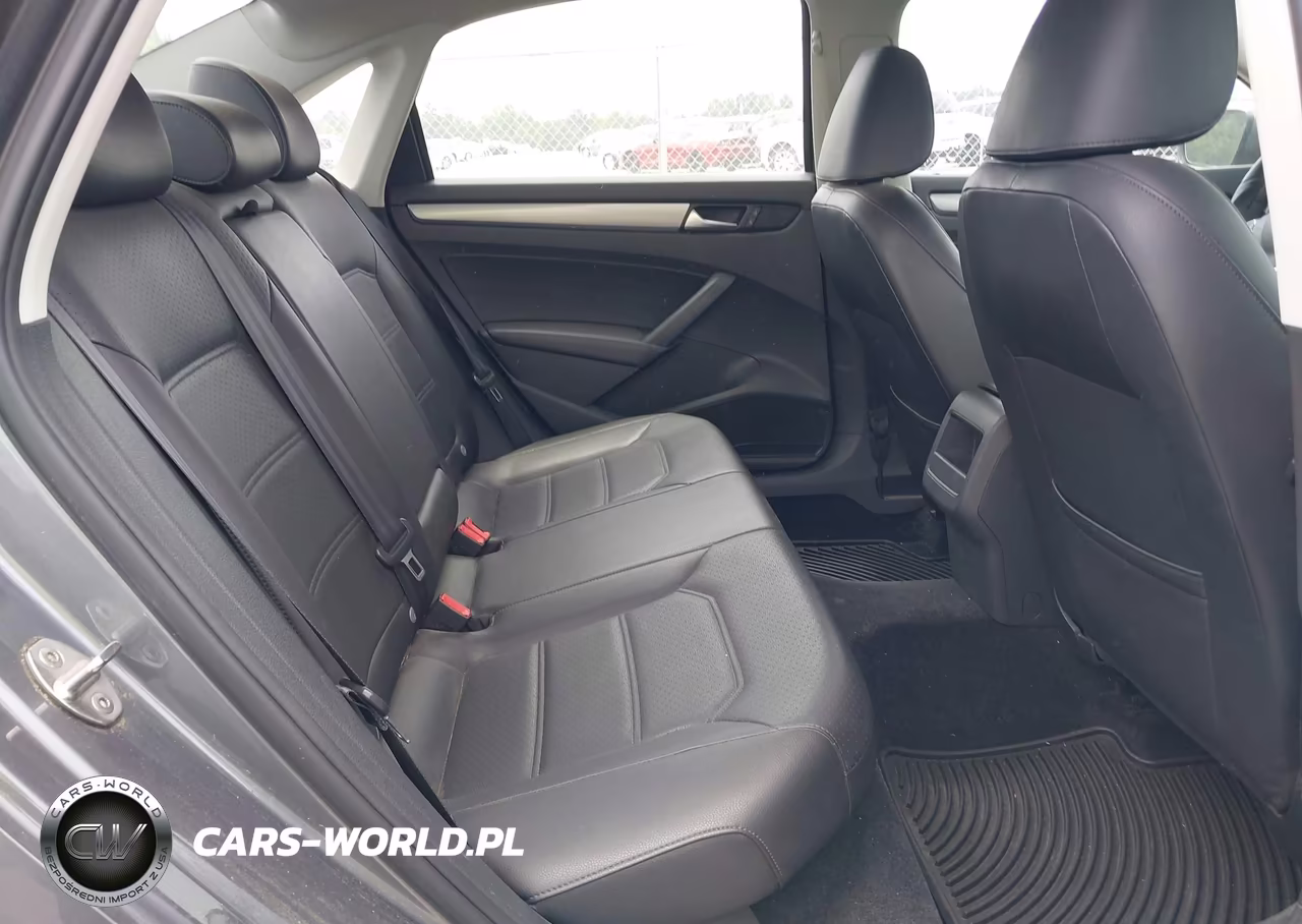 2015 Volkswagen Passat 1.8T Wolfsburg Edition VIN:1VWAT7A38FC026363 - 8