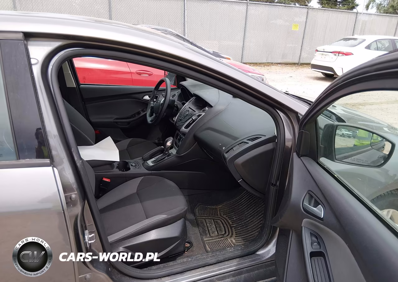 2014 Ford Focus Se VIN:1FADP3K21EL304947 - 5