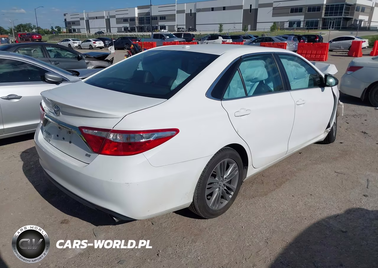 2017 Toyota Camry Se VIN:4T1BF1FK2HU341261 - 4