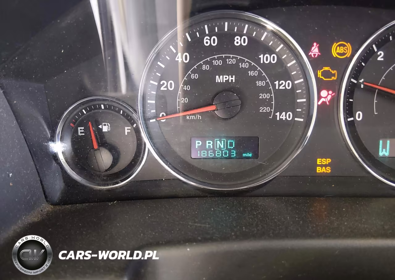 2007 Jeep Commander Sport VIN:1J8HH48K97C655221 - 16