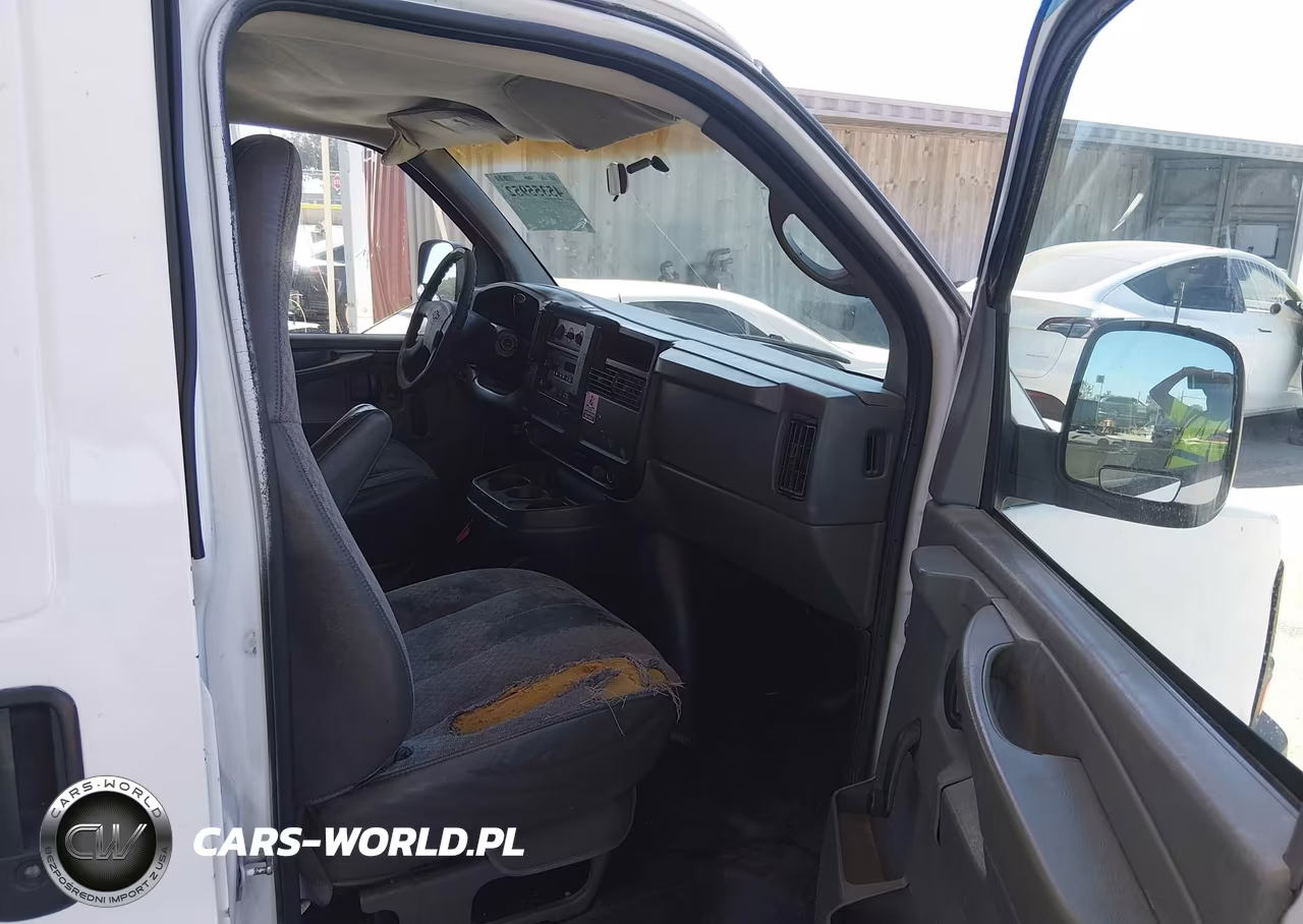 2004 Chevrolet Express Cargo Van VIN:1GCHG39U741189445 - 5