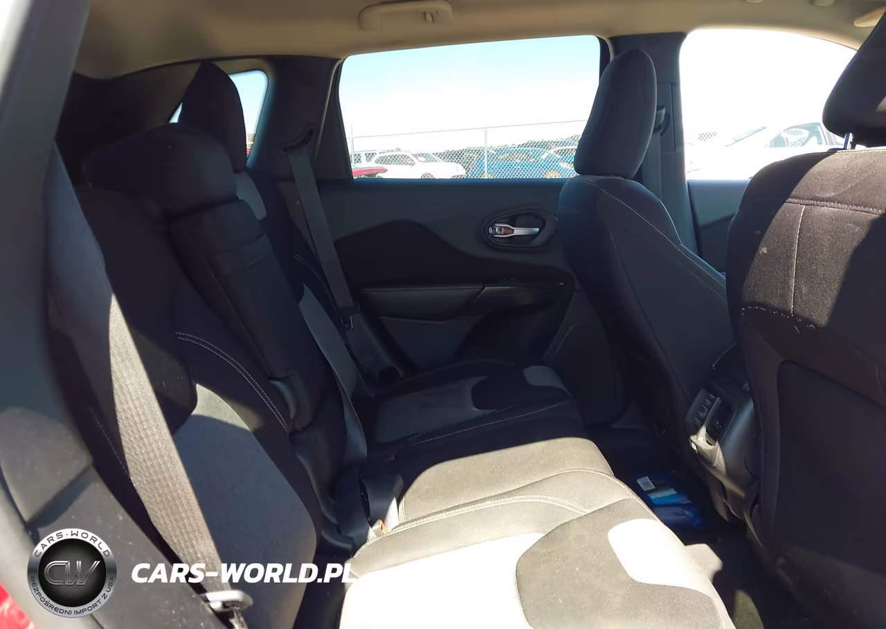 2014 Jeep Cherokee Latitude VIN:1C4PJLCB1EW183276 - 8