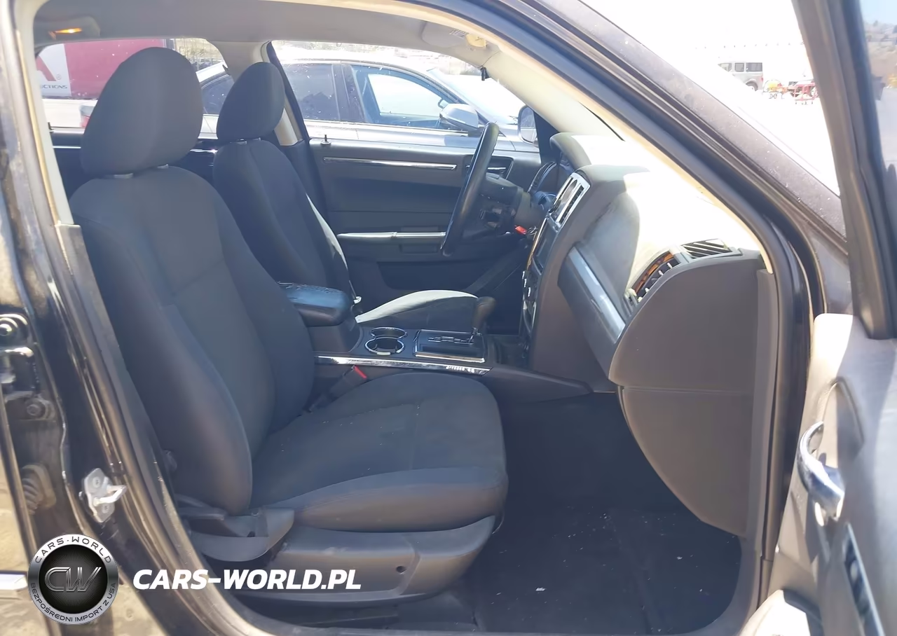 2010 Chrysler 300 Touring VIN:2C3CA4CD4AH185364 - 5