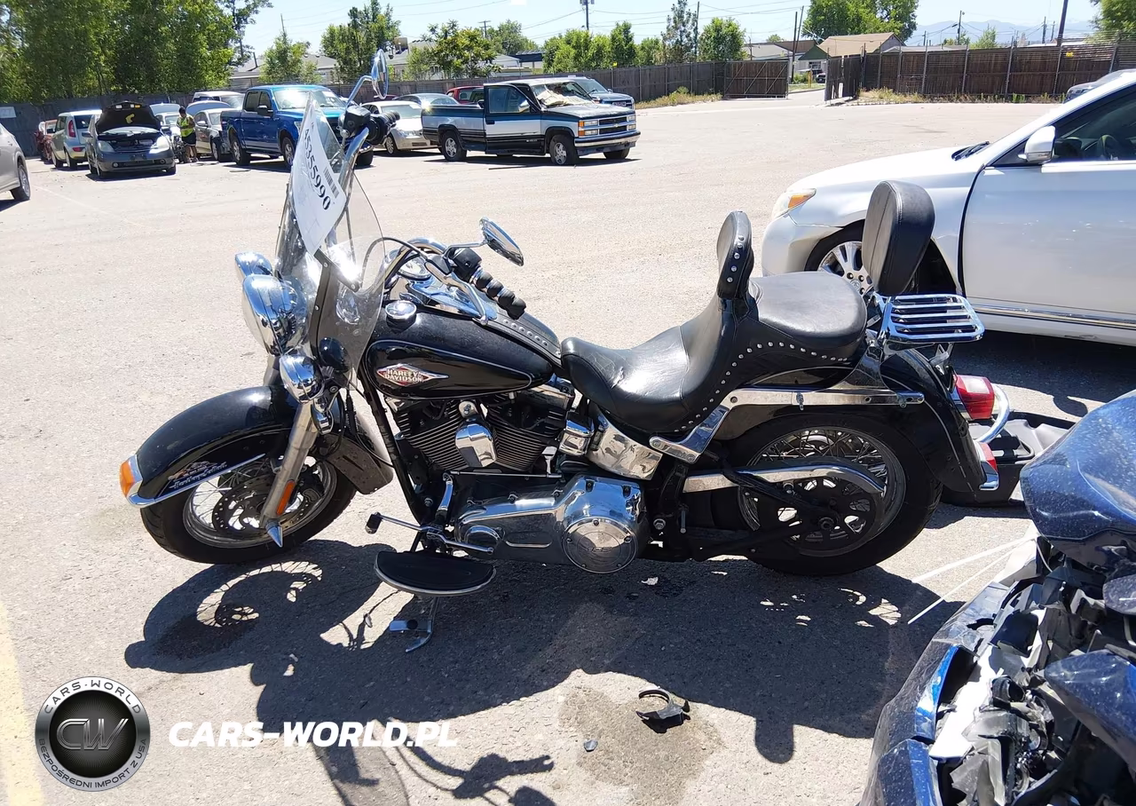 2015 Harley-Davidson Flstc Heritage Softail Classic VIN:1HD1BWV12FB020216 - 13