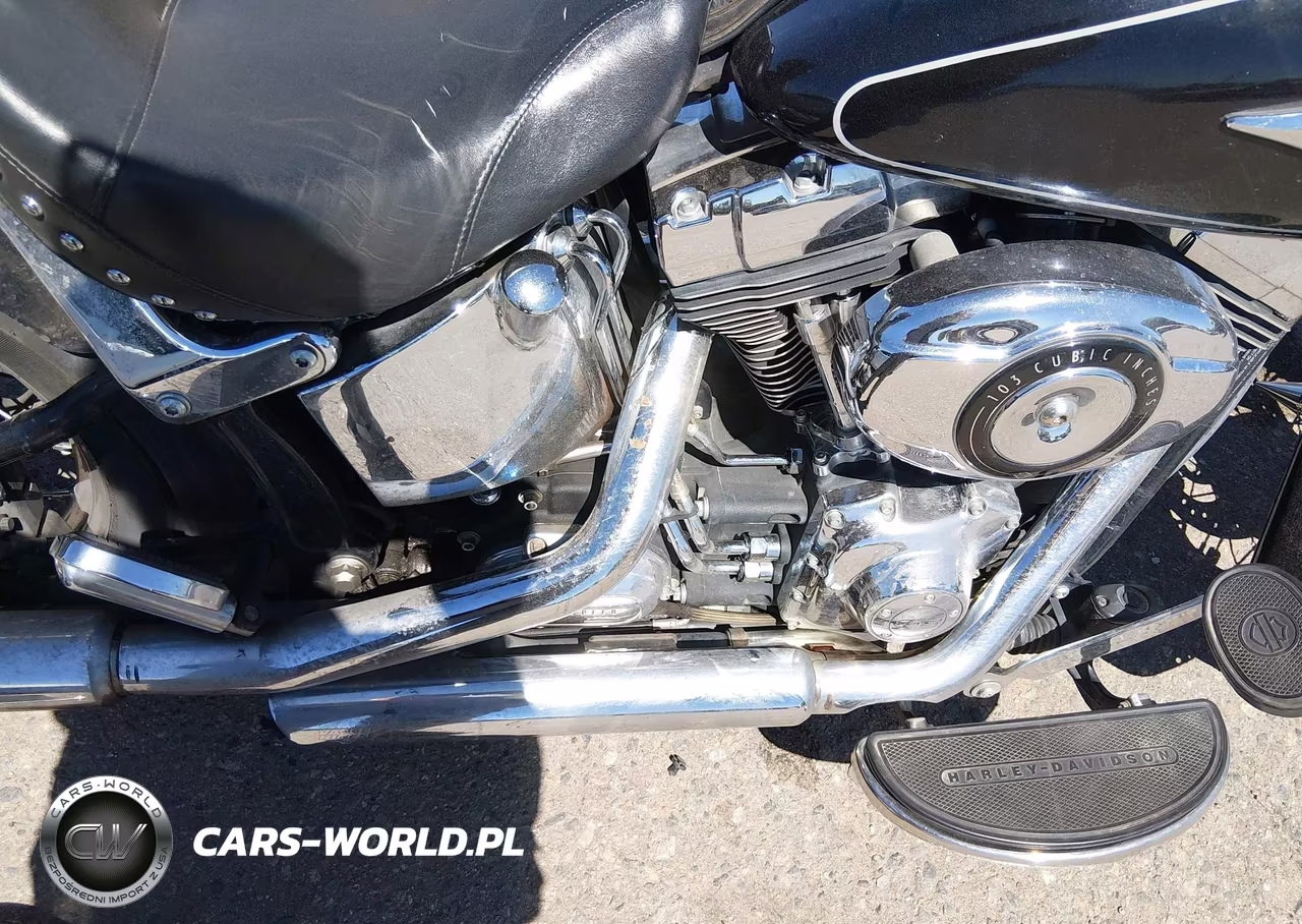2015 Harley-Davidson Flstc Heritage Softail Classic VIN:1HD1BWV12FB020216 - 17