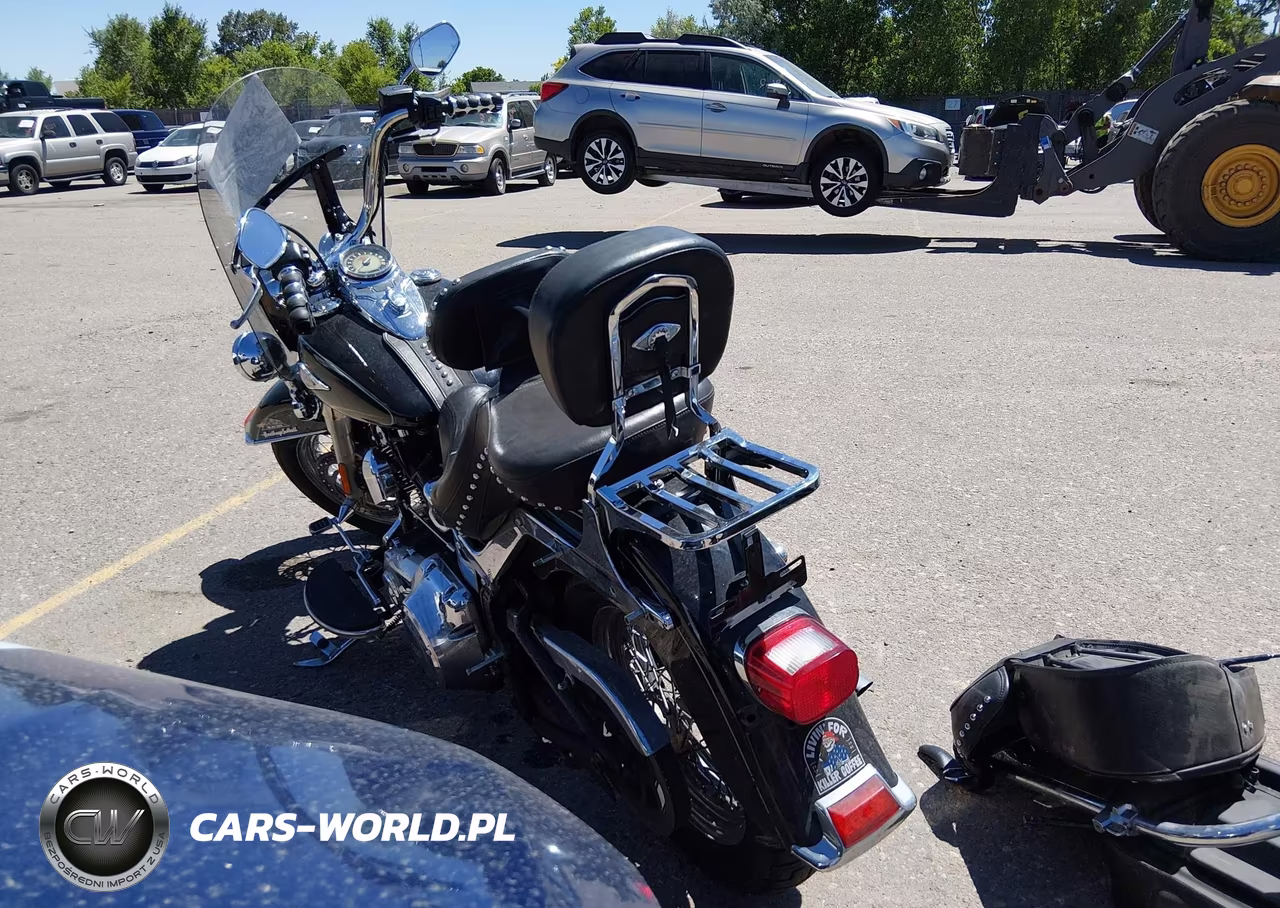 2015 Harley-Davidson Flstc Heritage Softail Classic VIN:1HD1BWV12FB020216 - 3