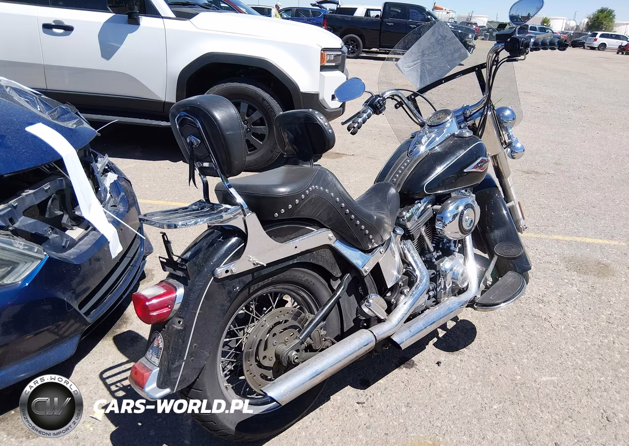 2015 Harley-Davidson Flstc Heritage Softail Classic VIN:1HD1BWV12FB020216 - 4