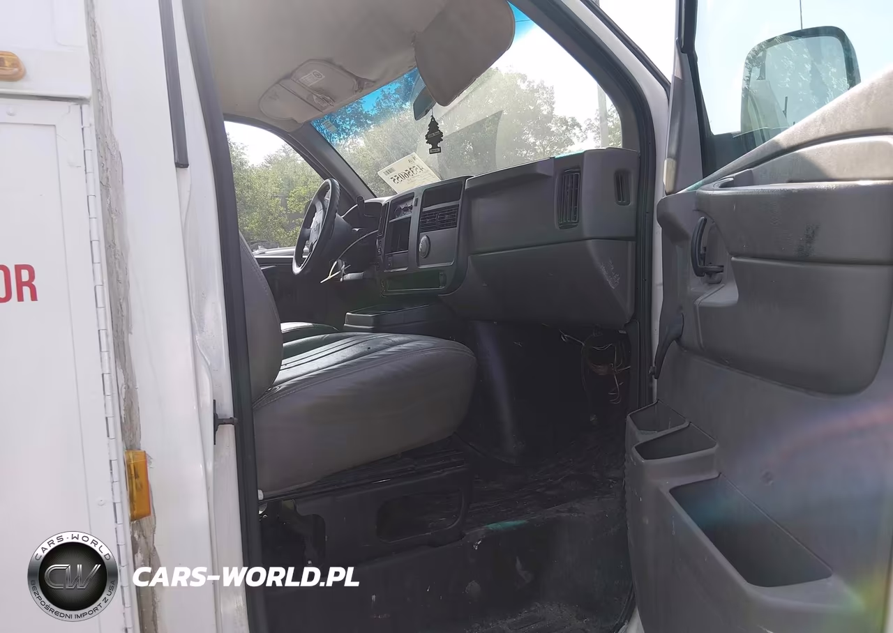 2003 Chevrolet Express Cutaway VIN:1GBHG31U331179932 - 13