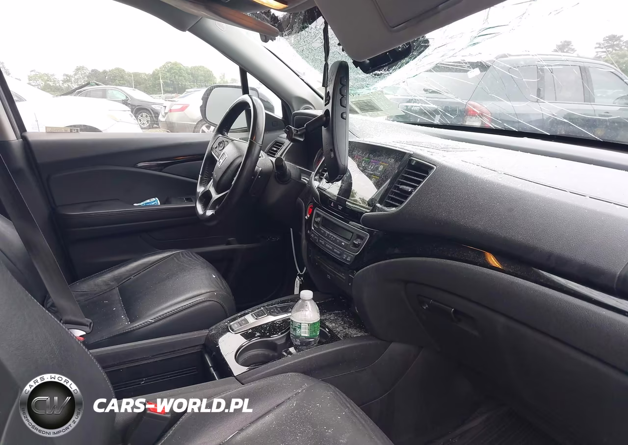 2019 Honda Pilot Touring VIN:5FNYF6H9XKB023037 - 5
