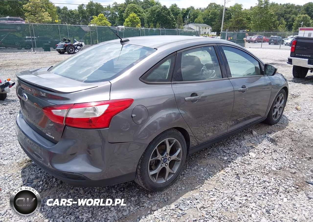 2014 Ford Focus Se VIN:1FADP3F23EL122581 - 4