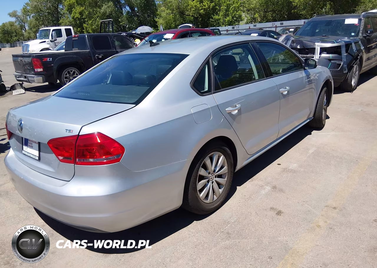 2015 Volkswagen Passat 1.8T Wolfsburg Edition VIN:1VWAT7A31FC054182 - 4