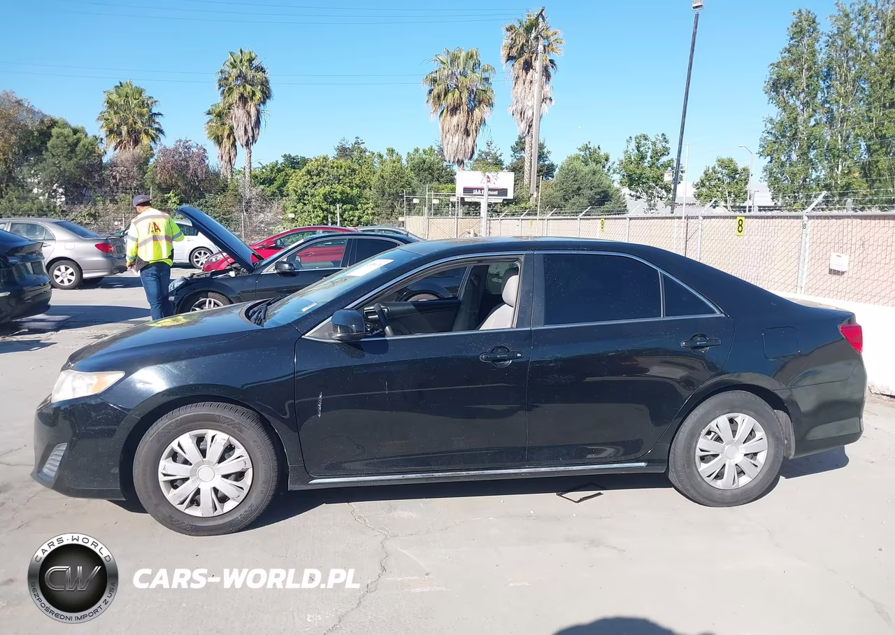 2014 Toyota Camry Le VIN:4T4BF1FK2ER351032 - 14