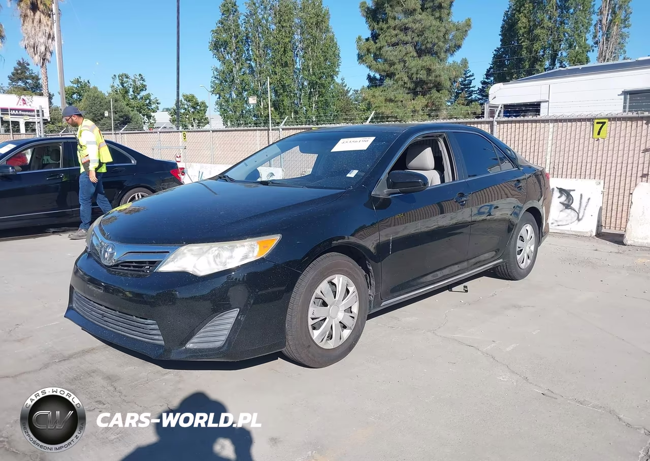 2014 Toyota Camry Le VIN:4T4BF1FK2ER351032 - 2